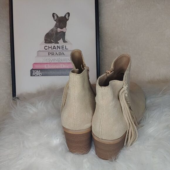 Beautiful suede Reaction Kenneth Cole real leather suede bootie 2 inch heel - Picture 3 of 7